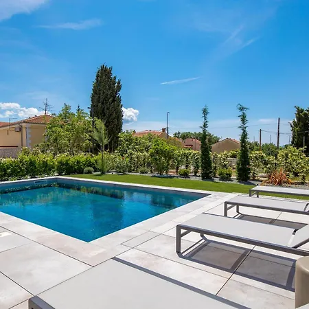 Mara M 2 I M 3 Heated Pool *