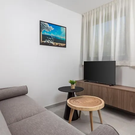 Mara M 2 I M 3 Heated Pool