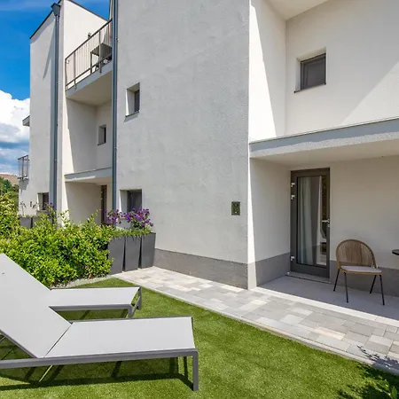 Mara M 2 I M 3 Heated Pool Apartment Omisalj