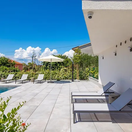 Appartamento Mara M 2 I M 3 Heated Pool