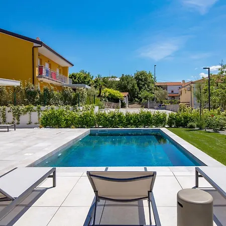 Apartment Mara M 2 I M 3 Heated Pool Omisalj