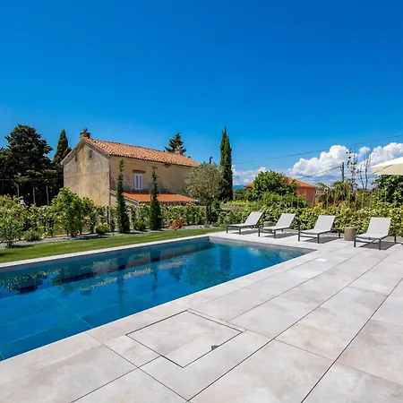 Mara M 2 I M 3 Heated Pool *