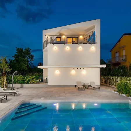 Mara M 2 I M 3 Heated Pool *