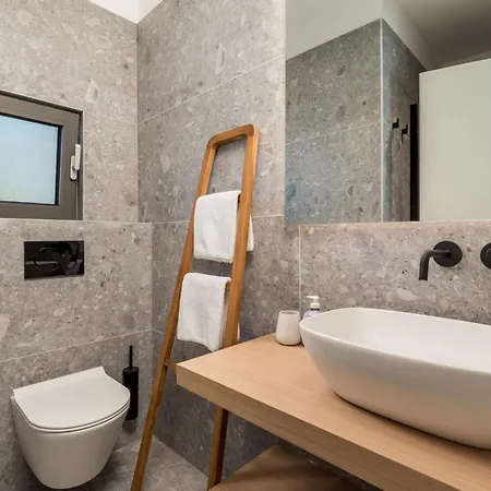 Mara M 2 I M 3 Heated Pool Apartment Omisalj