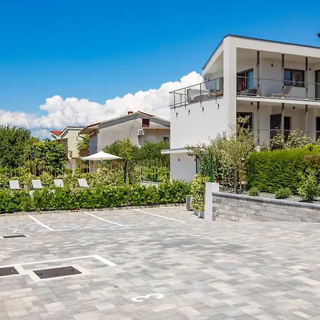 Mara M 2 I M 3 Heated Pool Apartment Omisalj