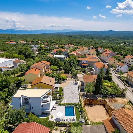 Apartment Mara M 2 I M 3 Heated Pool