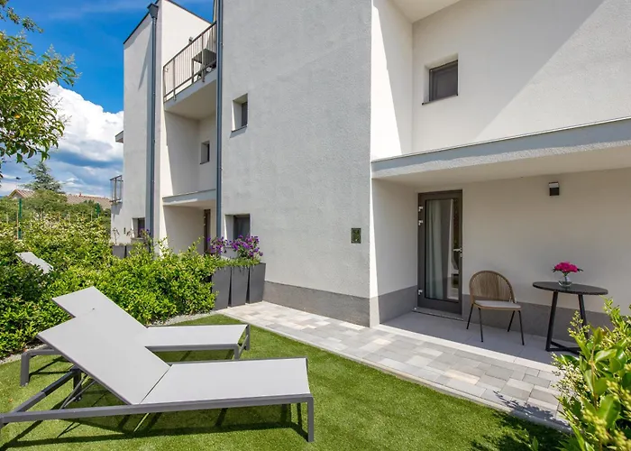 Mara M 2 I M 3 Heated Pool Διαμέρισμα Omišalj