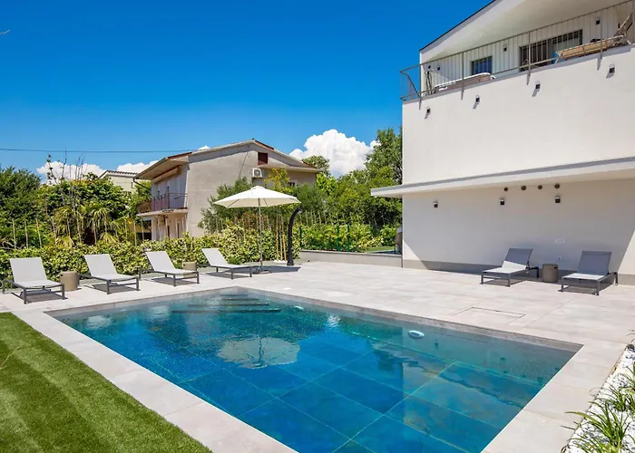 Διαμέρισμα Mara M 2 I M 3 Heated Pool *