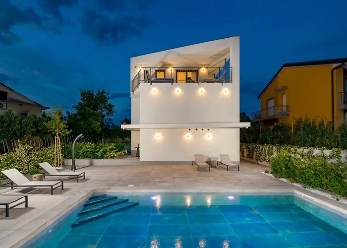 Mara M 2 I M 3 Heated Pool *