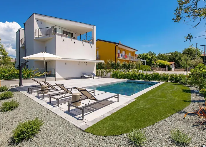 Mara M 2 I M 3 Heated Pool