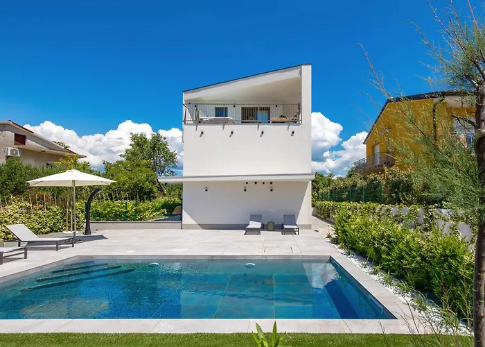 Mara M 2 I M 3 Heated Pool