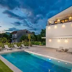 Mara M 2 I M 3 Heated Pool Omišalj