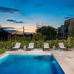 Mara M 2 I M 3 Heated Pool *