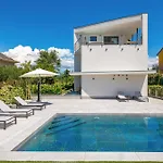 Mara M 2 I M 3 Heated Pool *