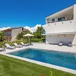 Mara M 2 I M 3 Heated Pool Apartament Omišalj