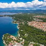 Mara M 2 I M 3 Heated Pool Apartament Omišalj