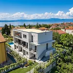Mara M 2 I M 3 Heated Pool Apartament Omišalj