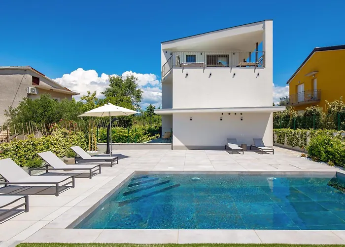 Mara M 2 I M 3 Heated Pool *