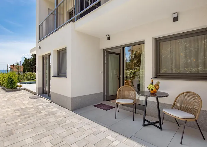 Mara M 2 I M 3 Heated Pool Omišalj